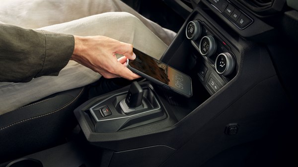 Gamme familiales Dacia - chargeur à induction intégré - Dacia Jogger